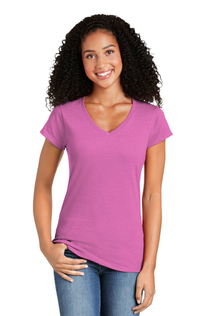 Camiseta Softstyle Fit con cuello en V para mujer